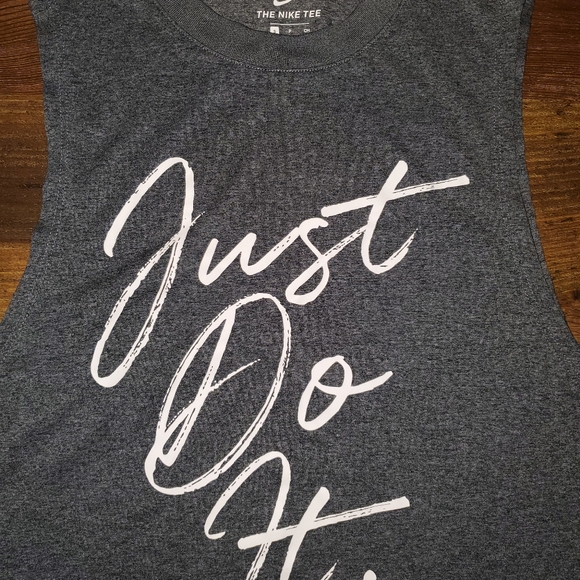 Nike - Picture 2 of 4